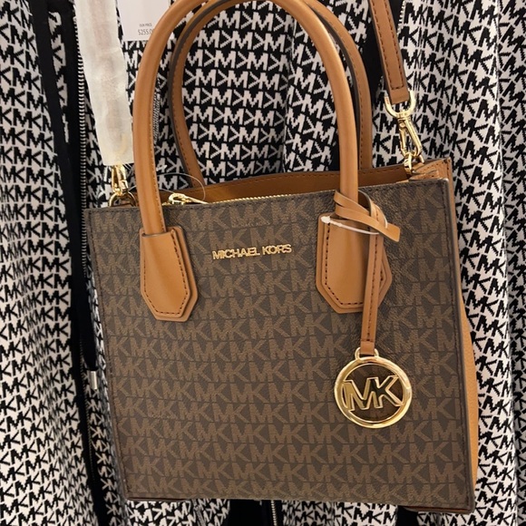 Michael Kors Mercer Medium Pebbled Leather Crossbody Bag - Picture 1 of 16